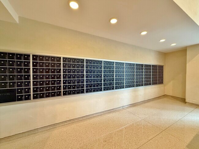 Building Photo - 3550 N Lake Shore Dr