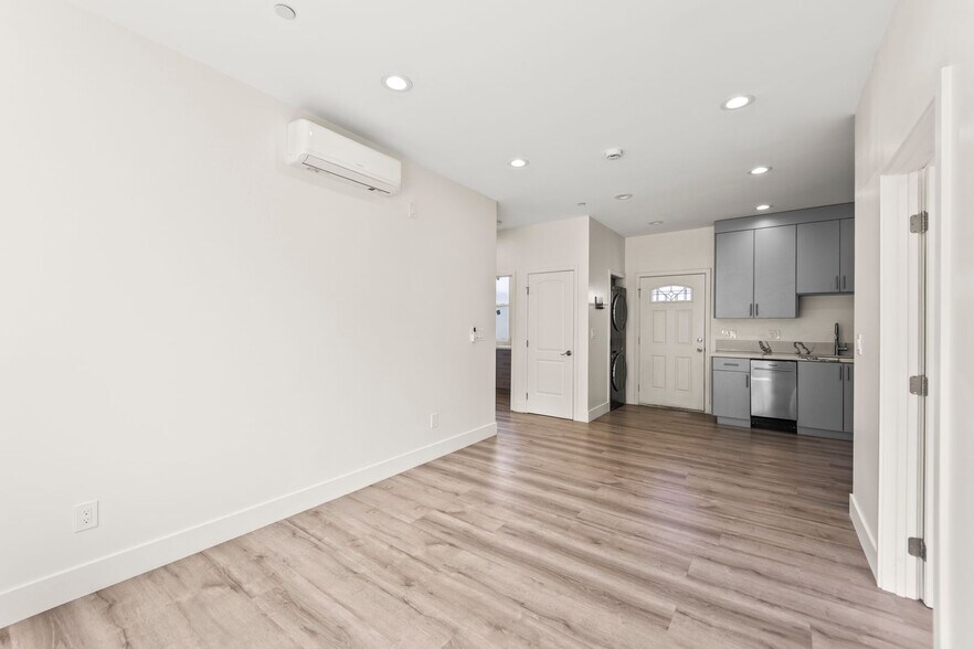 Building Photo - 1327 23rd St