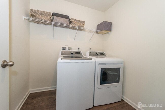 Building Photo - 601 Charleston Dr