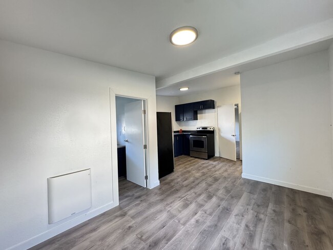 Building Photo - 820 S Donovan St