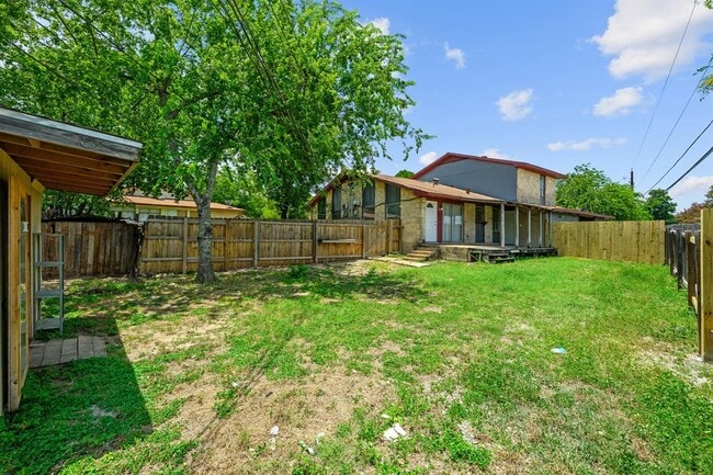 Building Photo - 202 Northcrest Cir