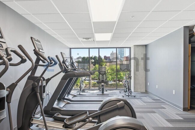 Building Photo - 214 Hunt St