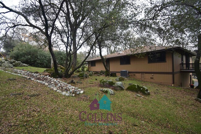 Building Photo - 2045 Ross Dr