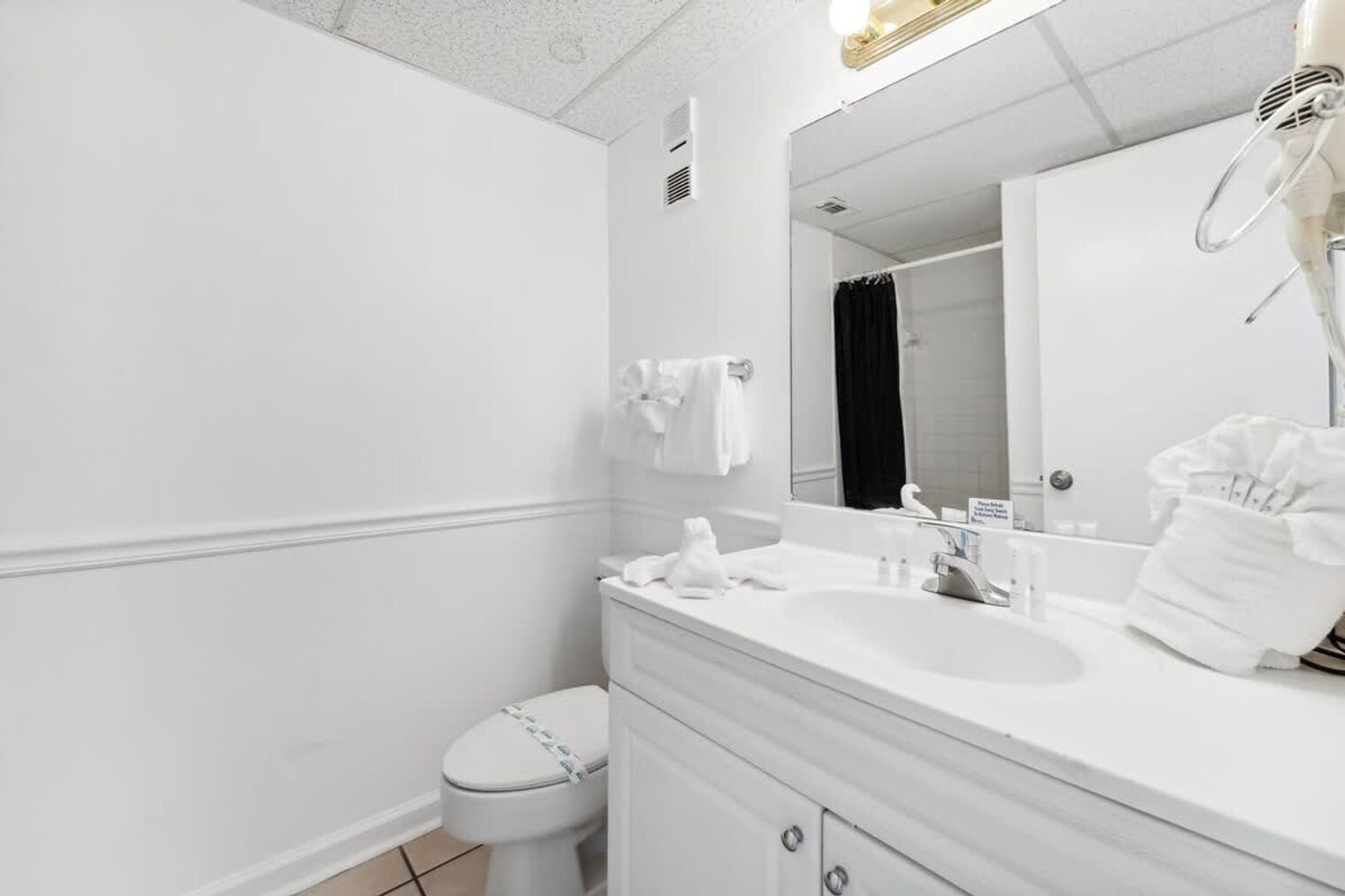 Building Photo - 8815 Thomas Dr