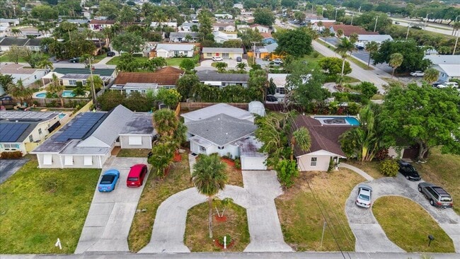 Building Photo - 379 Garden Blvd
