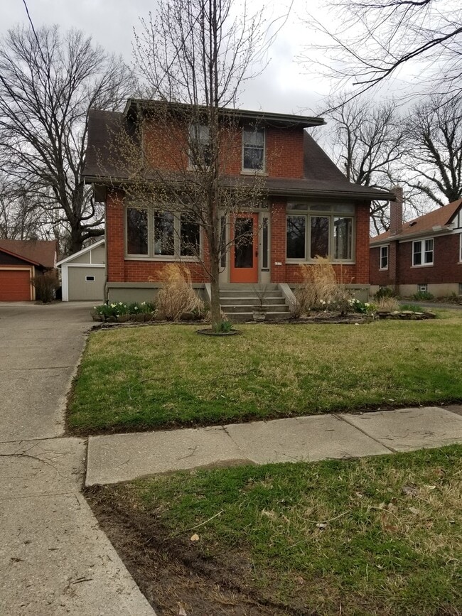 Building Photo - Beautiful 3 Bedroom Home Located in Colleg...
