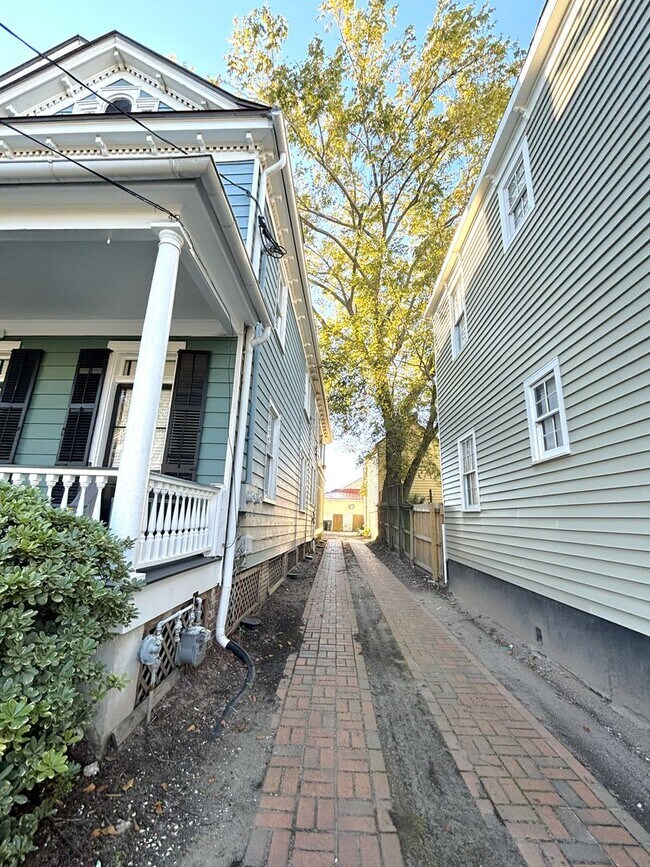 Building Photo - 89C