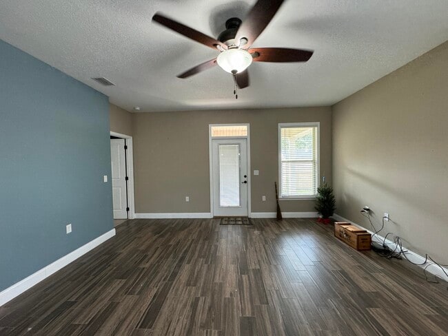 Building Photo - 1377 N Beal Ext