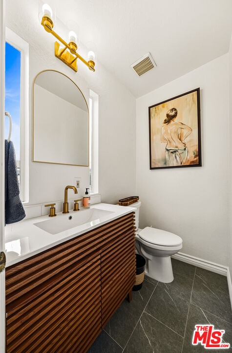 Building Photo - 906 Kings Rd