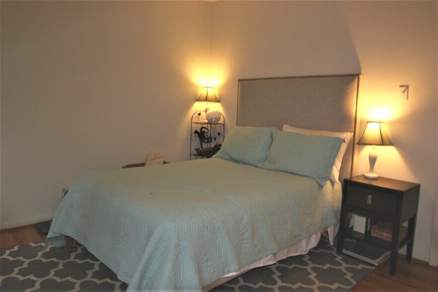 Separate Bedroom - 935 Lombard St