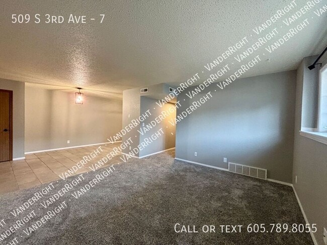 Building Photo - 509 3rd Ave