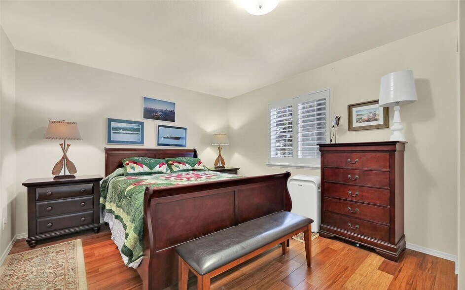 Building Photo - 1486 SE Camano Dr