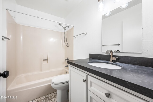 Building Photo - 5945 E Thomas Rd