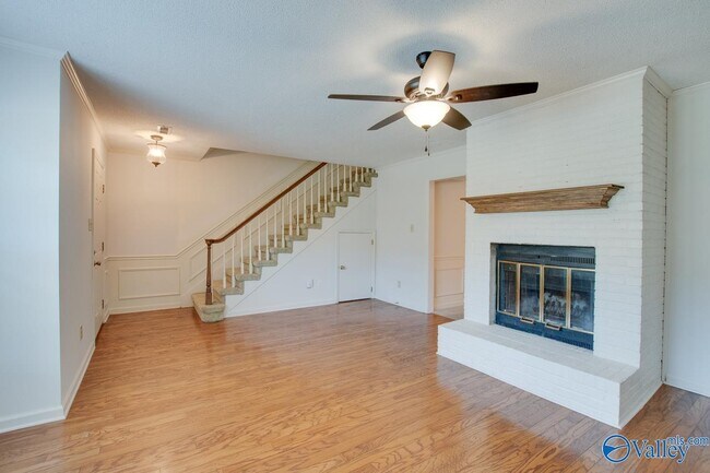 Building Photo - 1008 Heatherwood Dr SE