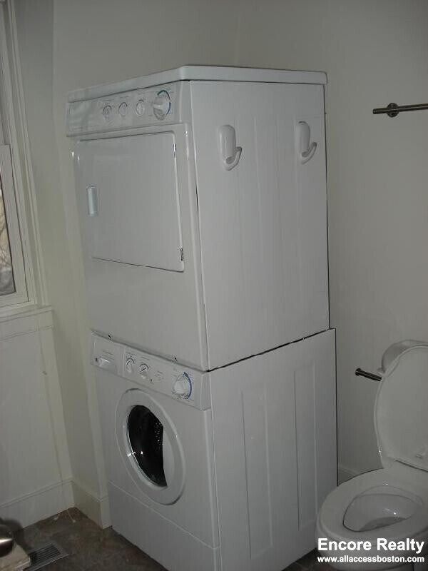 Building Photo - 110 Second St. Unit RJ78