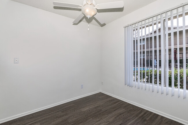 Building Photo - Glenwood Apartment Homes