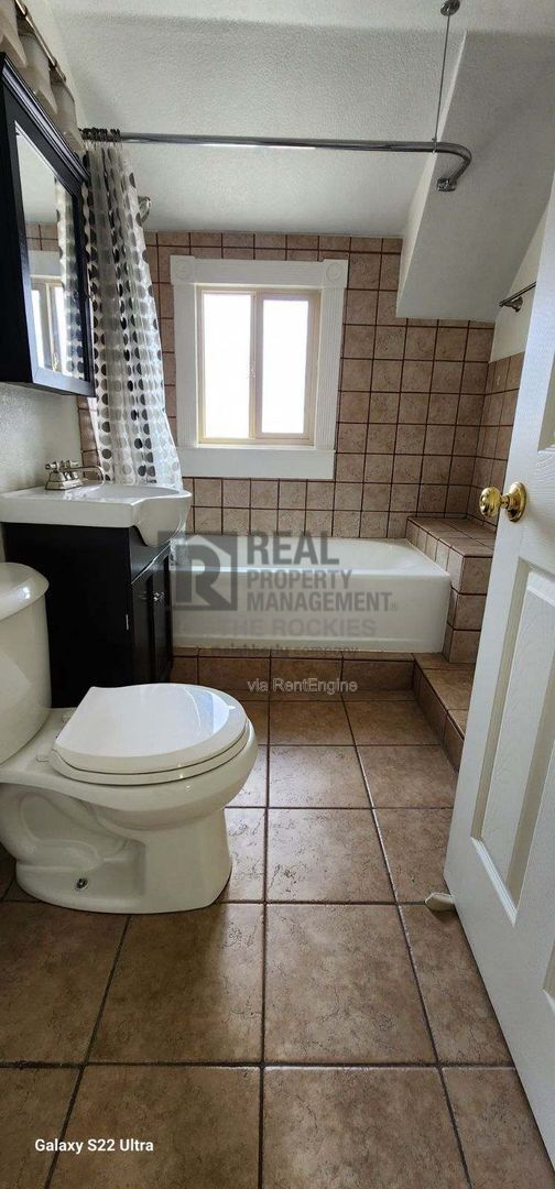 Building Photo - 2011 Evans Ave