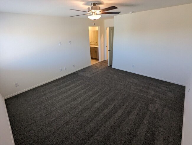 Building Photo - 10947 Cheshire Wds Ave