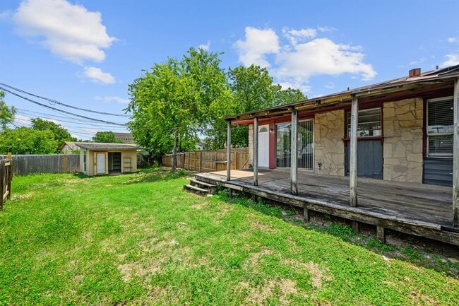 Building Photo - 202 Northcrest Cir