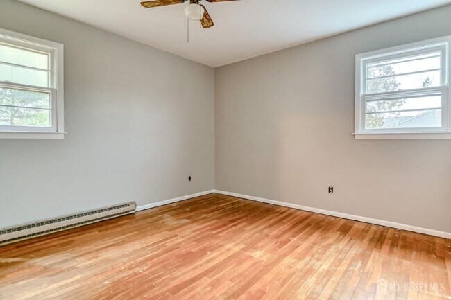 Building Photo - 347 Lincoln Blvd