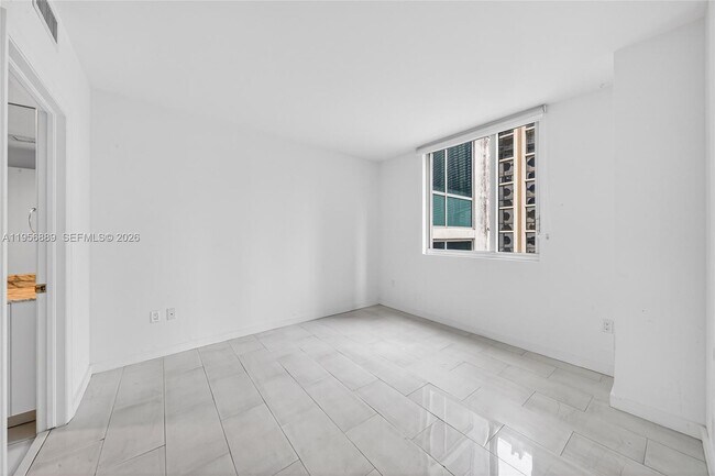 Building Photo - 500 Brickell Ave