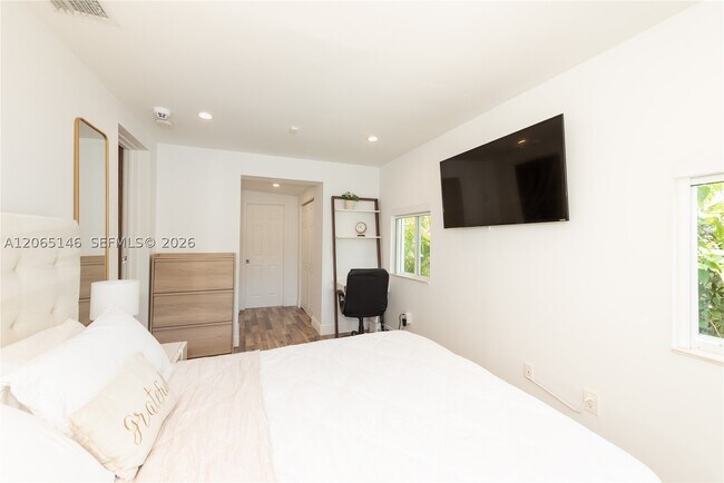 Building Photo - 1450 SW 20th Ct