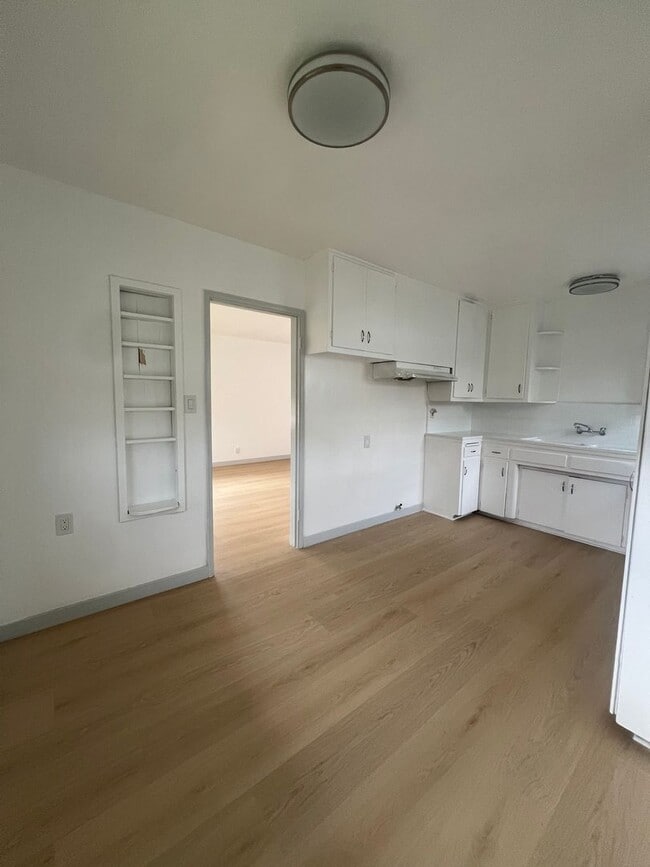 Building Photo - 2115-2117 S Garfield Ave