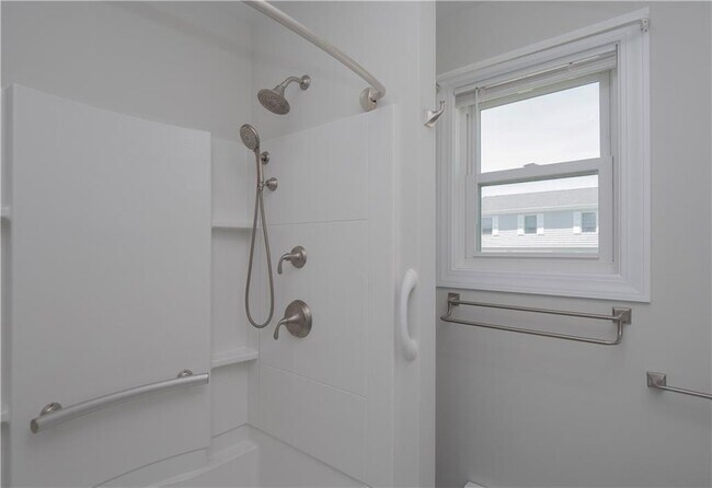 Building Photo - 40 Draper Ave