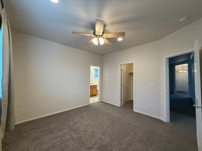 Building Photo - 3 bed, 2 bath Single Level Home