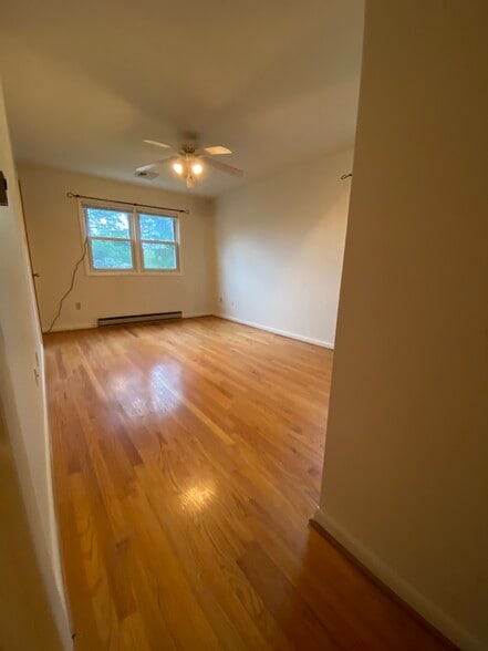 Building Photo - 923 St Clair St