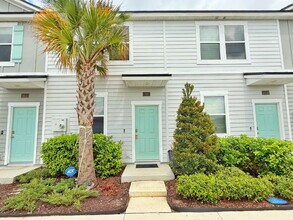Building Photo - Furnished Townhome conveniently located!