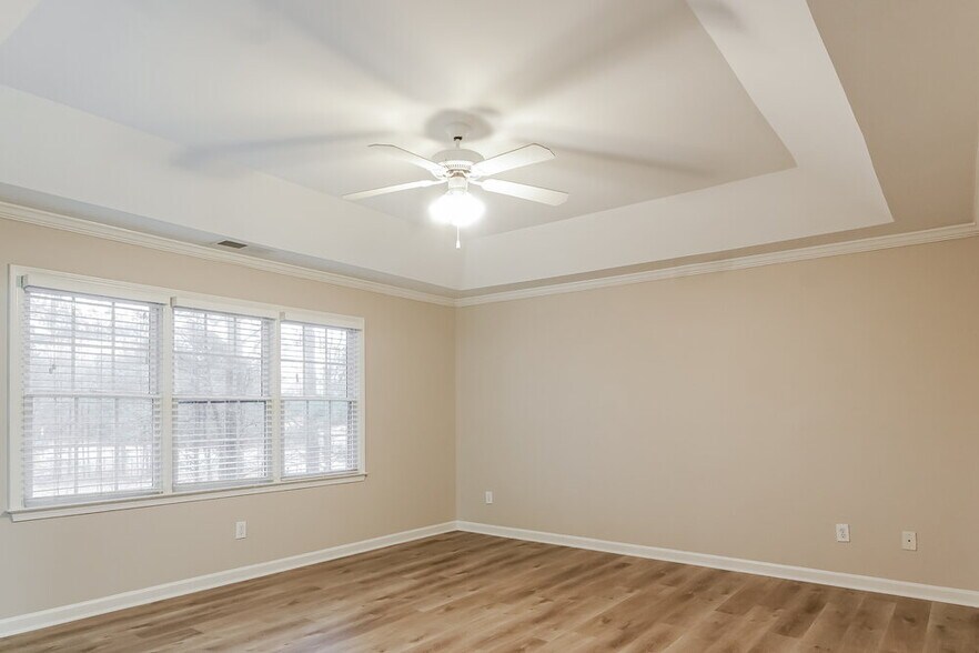 Building Photo - 990 Amberton Ln