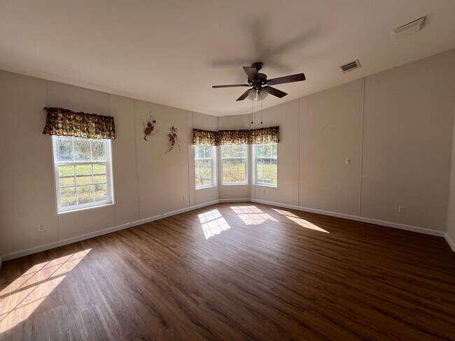 Building Photo - Spacious 4-Bedroom, 2-Bath Manufactured Home for Rent in Mayo, FL – 2350 Sq Ft