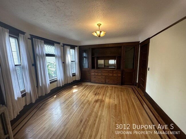 Building Photo - 3012 Dupont Ave S