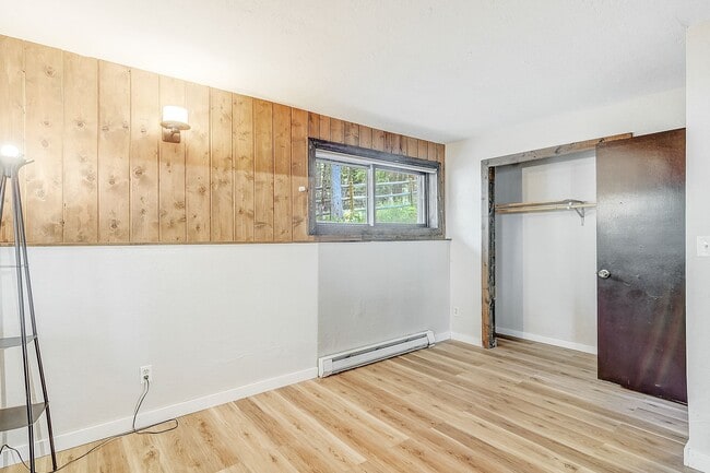 Building Photo - Cabin in the woods!  Fenced Yard!  Year le...
