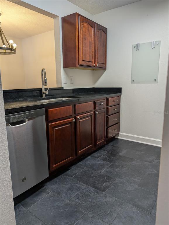 Building Photo - 2077 Dixie Belle Dr