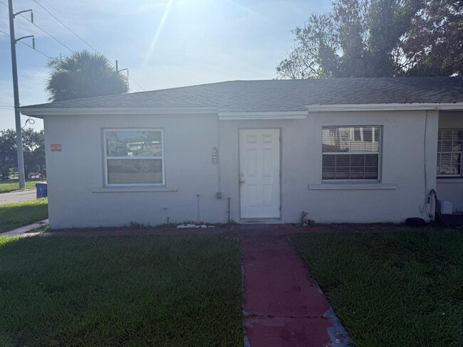Building Photo - 518 N 6th St