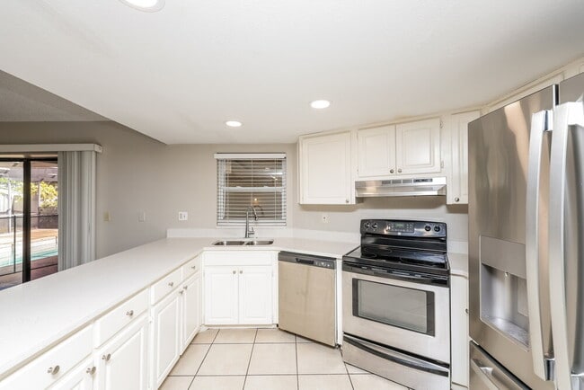 Building Photo - 3610 Fairway Forest Dr