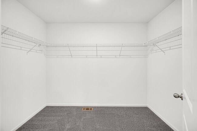 Building Photo - 2155 Greenview Dr