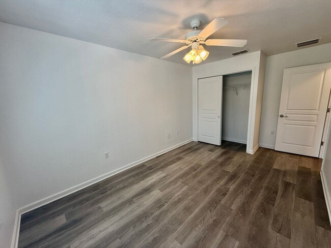 Building Photo - Lake Sawyer - Luxury 3/2.5 Condo