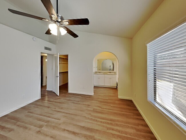 Building Photo - 421 E Encinas Ave