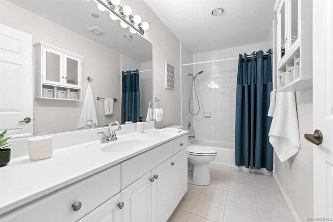 Building Photo - "Chic 800 Sq Ft Downtown San Diego Retreat...
