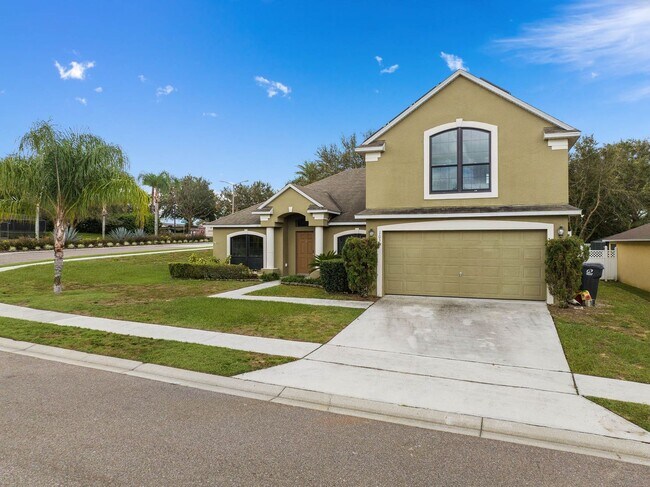 Building Photo - Large Beautiful Legacy Park Villa: 5BR, Pool & Near Disney