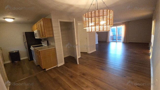 Building Photo - 62 Constitution Dr