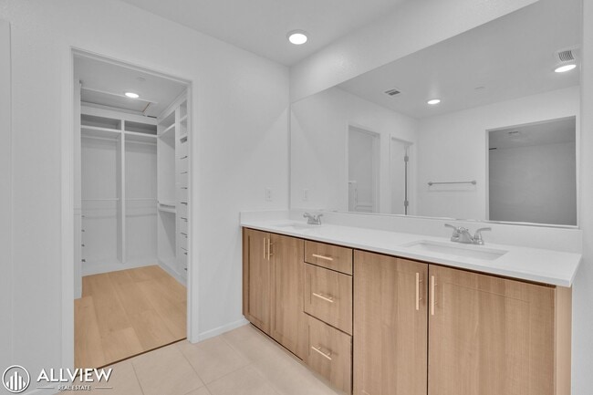 Building Photo - Bright 4-Bed, 2.5-Bath Home in Fallbrook’s Citro Community