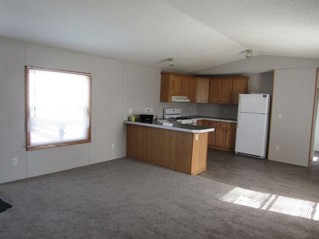 Building Photo - Affordable 3 bedroom 2 bathroom mobile home!