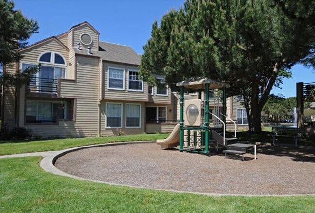 Building Photo - 513 Jibstay Ln