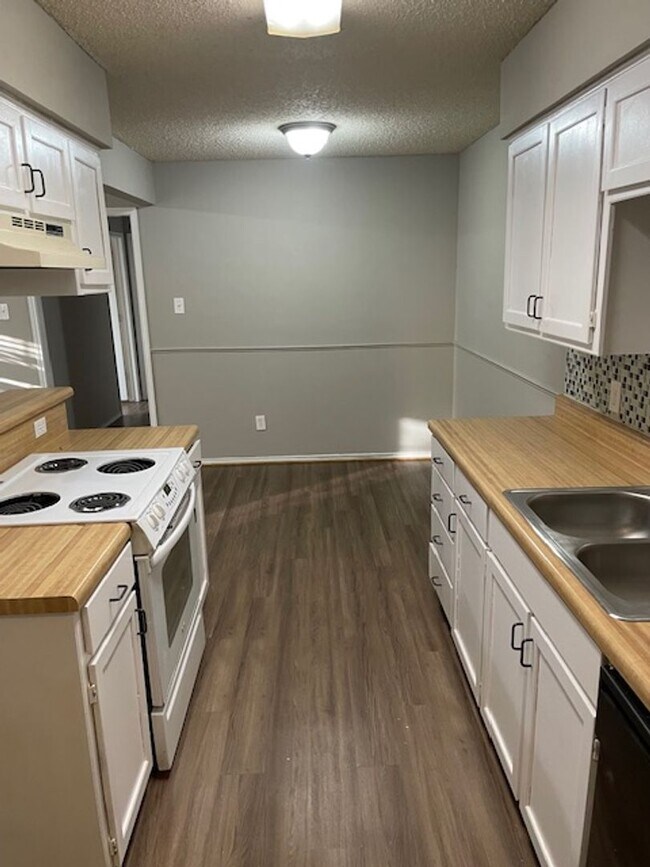 Building Photo - 322 Spring Branch Ln