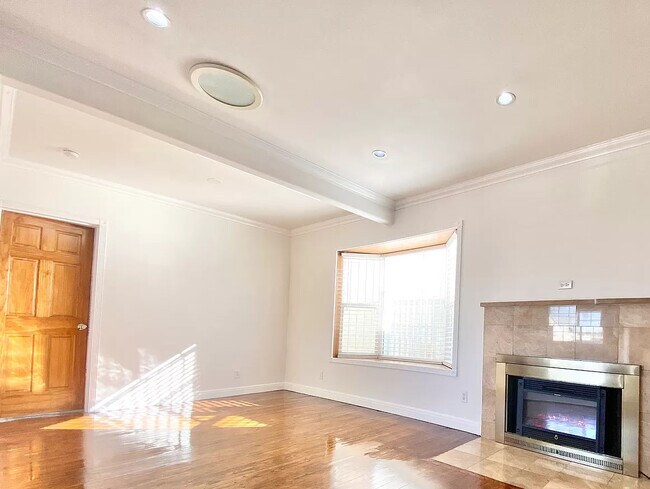 Building Photo - 7400 Radford Ave