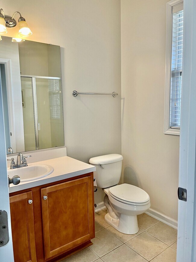 Building Photo - 1109 Somers Dr